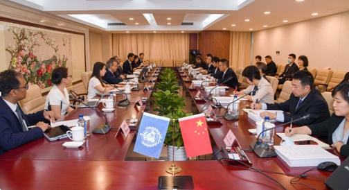 黄果会见世界卫生组织监管和预认证司司长罗...