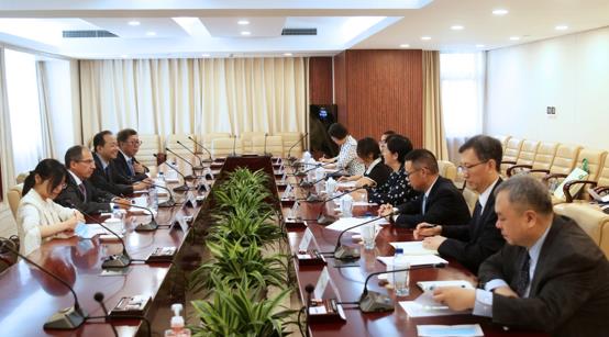 焦红局长会见莫德纳公司首席执行官斯特凡....