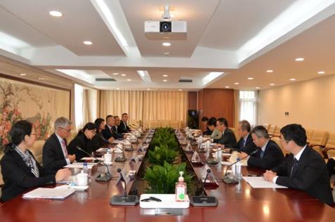 黄果会见武田公司全球管理委员会成员及全球...