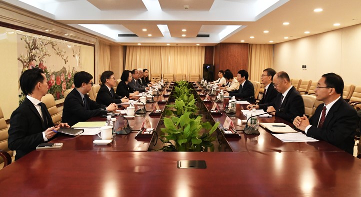 李利会见澳门特区政府社会文化司司长柯岚