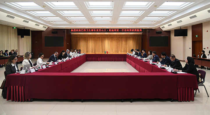 李利会见巴西卫生部长亚历山大•帕迪利亚